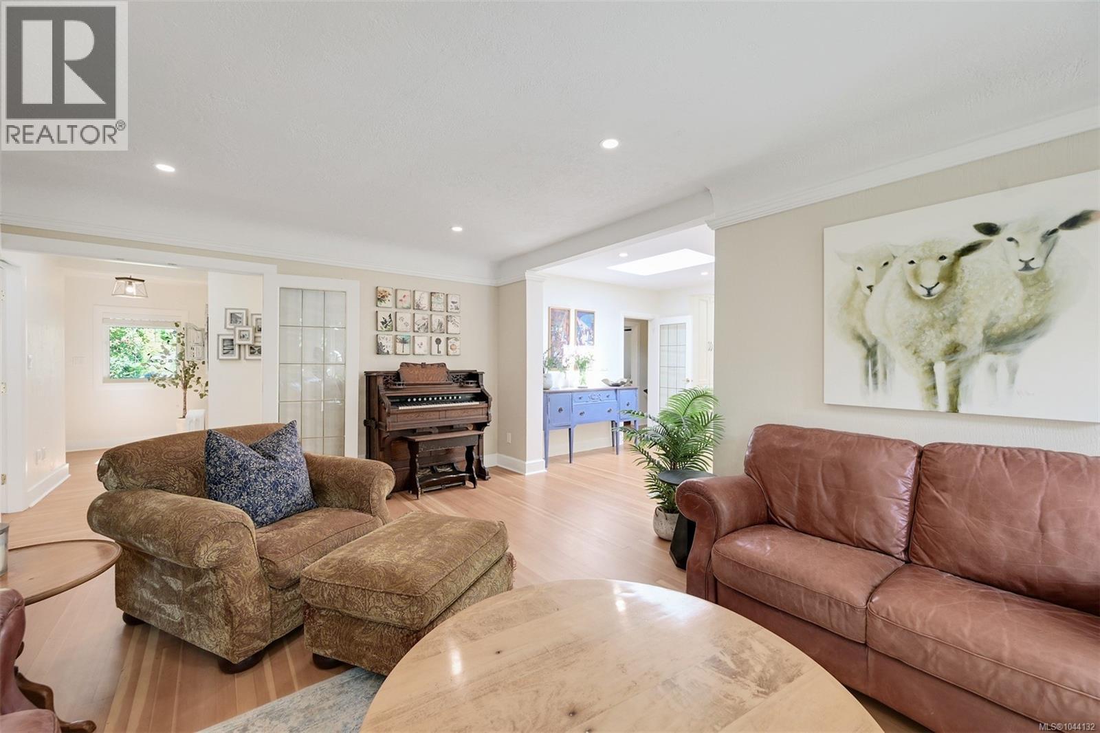 3935 Scolton Rd, Saanich, British Columbia  V8N 4E1 - Photo 8 - 1044132