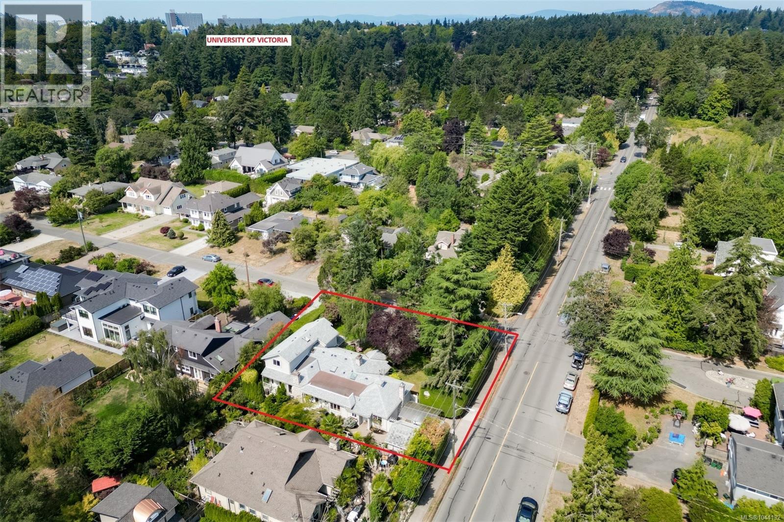 3935 Scolton Rd, Saanich, British Columbia  V8N 4E1 - Photo 2 - 1044132