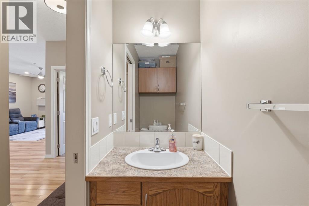 207, 72 Quigley Drive, Cochrane, Alberta  T4C 2K6 - Photo 8 - A2330882