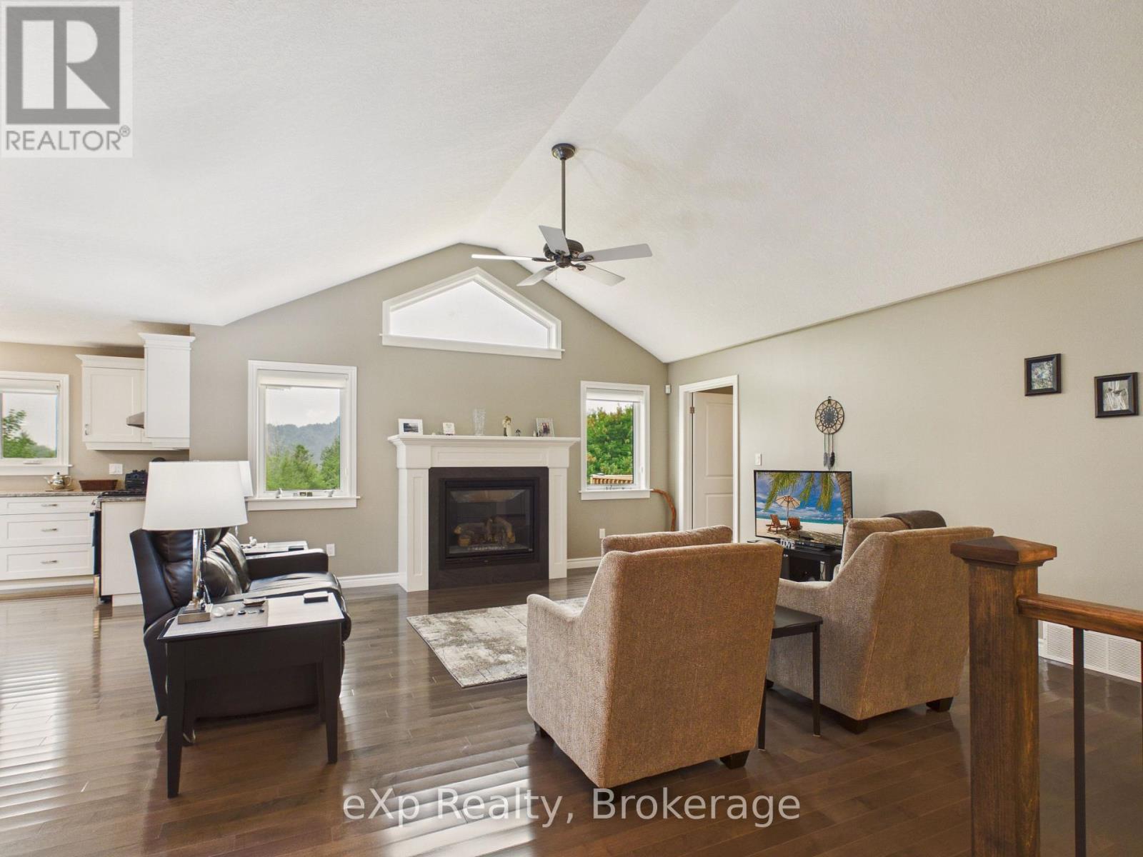 207 Edmund Street, West Grey, Ontario  N0G 1C0 - Photo 5 - X13585132