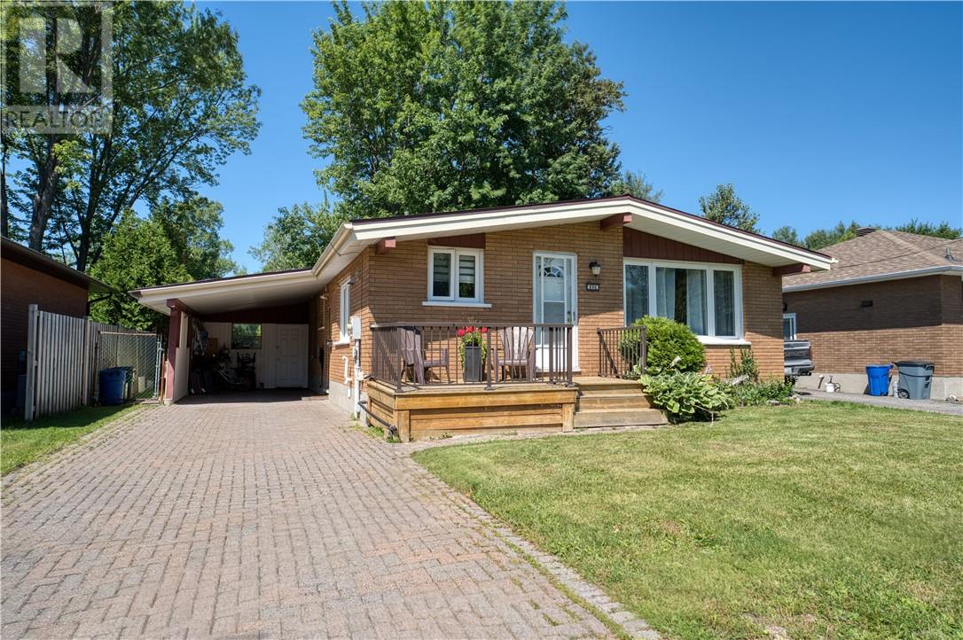 886 Beatrice, Greater Sudbury, Ontario  P3A 3E5 - Photo 1 - 2129559