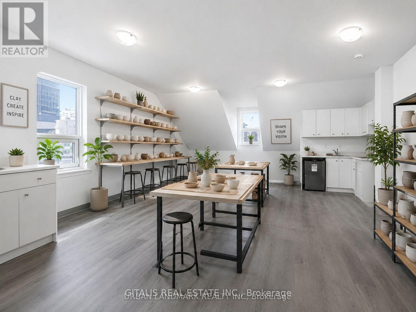 300 - 568 YONGE STREET, Toronto, Ontario