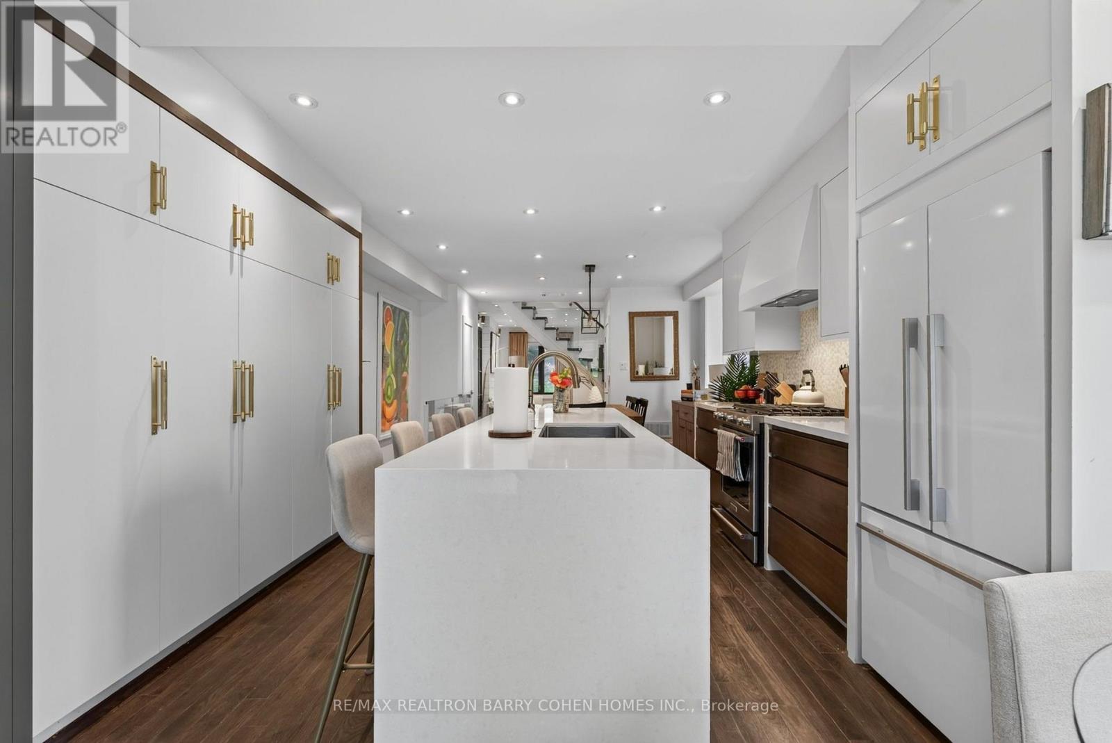 43 Helena Avenue, Toronto, Ontario  M6G 2H3 - Photo 10 - C13621200