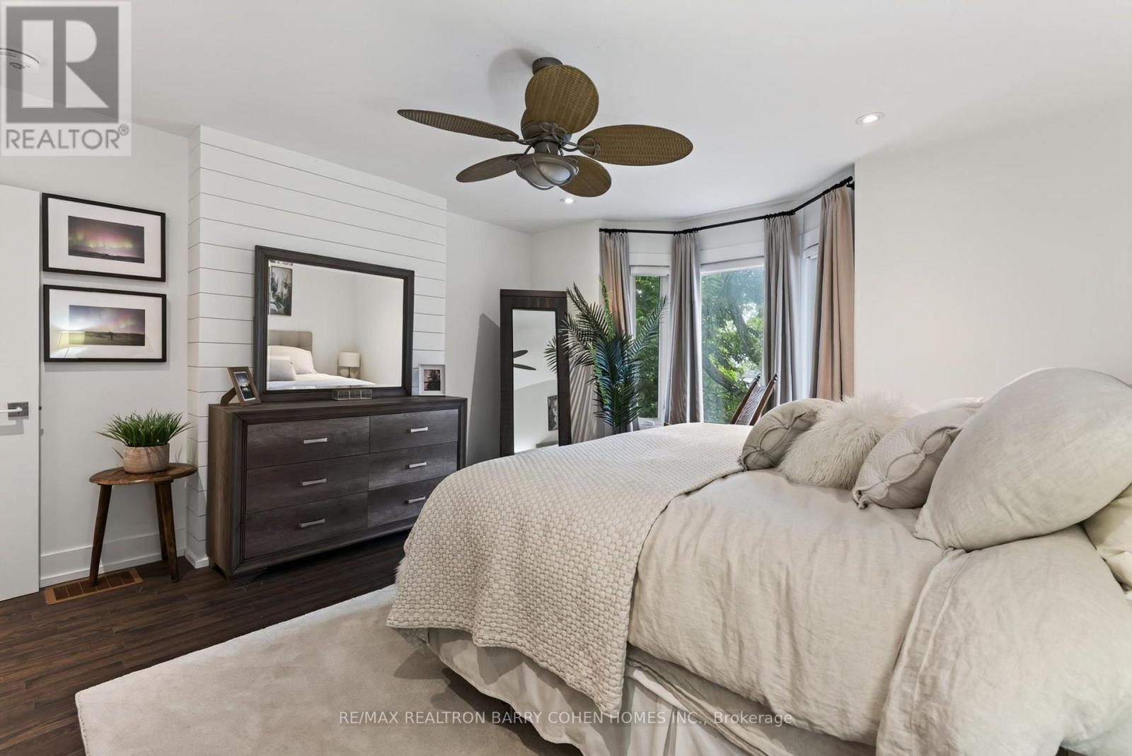 43 Helena Avenue, Toronto, Ontario  M6G 2H3 - Photo 17 - C13621200
