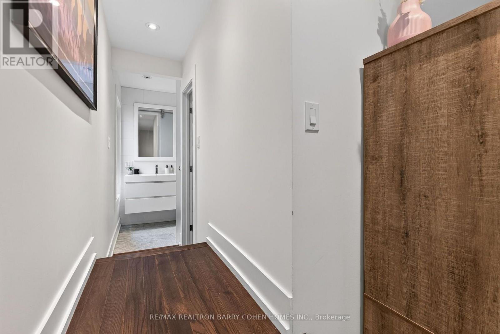 43 Helena Avenue, Toronto, Ontario  M6G 2H3 - Photo 18 - C13621200