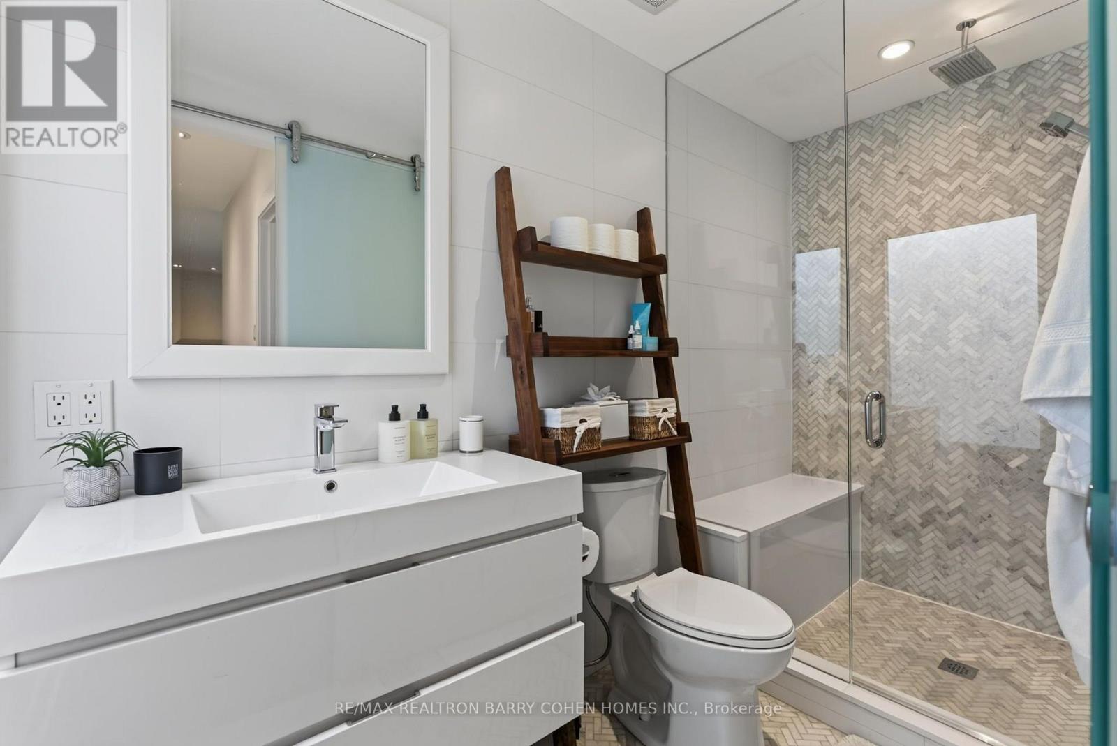 43 Helena Avenue, Toronto, Ontario  M6G 2H3 - Photo 19 - C13621200
