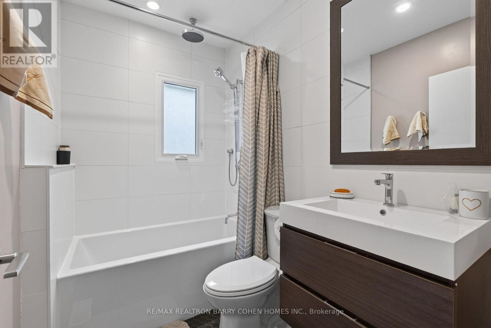 43 Helena Avenue, Toronto, Ontario  M6G 2H3 - Photo 24 - C13621200