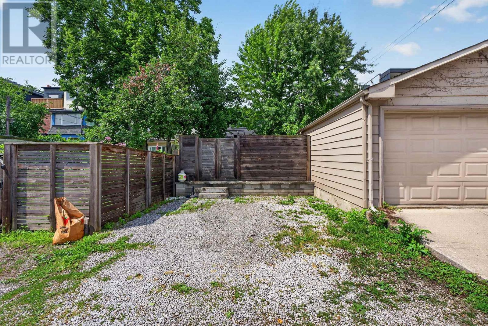 43 Helena Avenue, Toronto, Ontario  M6G 2H3 - Photo 36 - C13621200