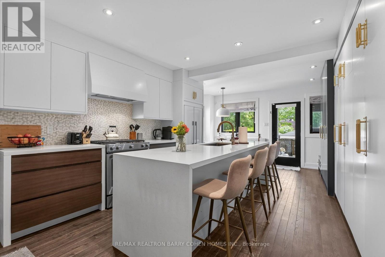 43 Helena Avenue, Toronto, Ontario  M6G 2H3 - Photo 7 - C13621200