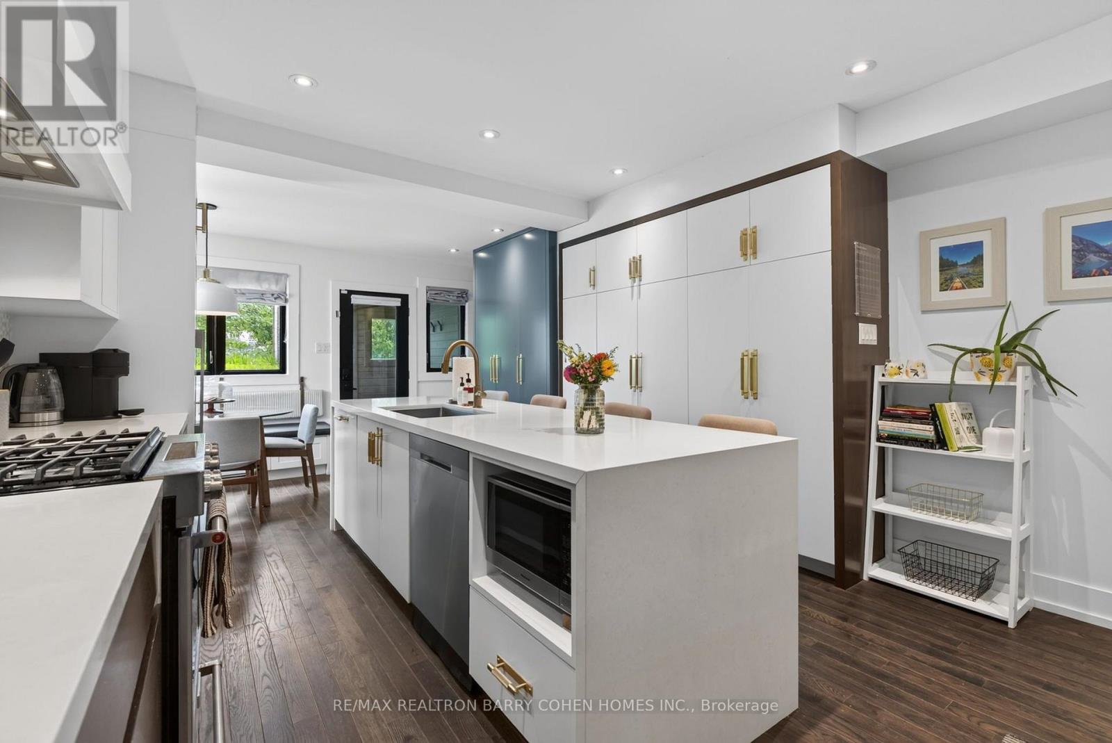 43 Helena Avenue, Toronto, Ontario  M6G 2H3 - Photo 8 - C13621200