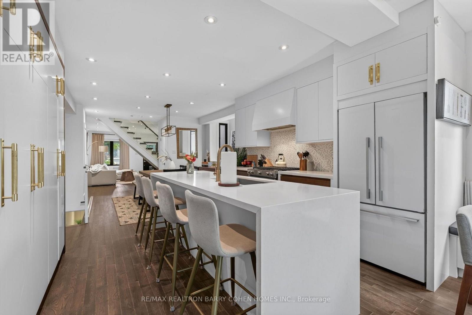 43 Helena Avenue, Toronto, Ontario  M6G 2H3 - Photo 9 - C13621200