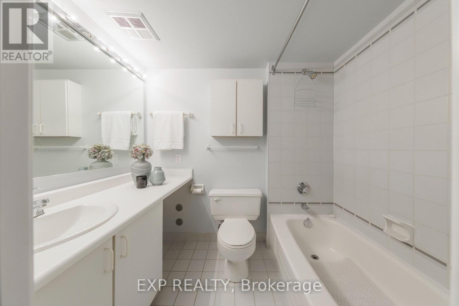 25 Dundonald Street, Toronto, Ontario  M4Y 1K3 - Photo 12 - C13621260