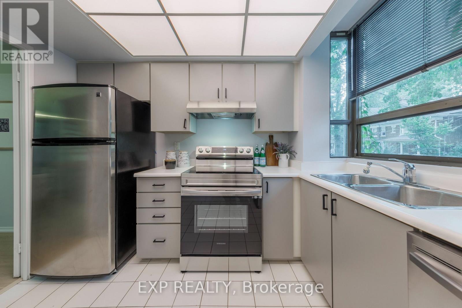 25 Dundonald Street, Toronto, Ontario  M4Y 1K3 - Photo 5 - C13621260