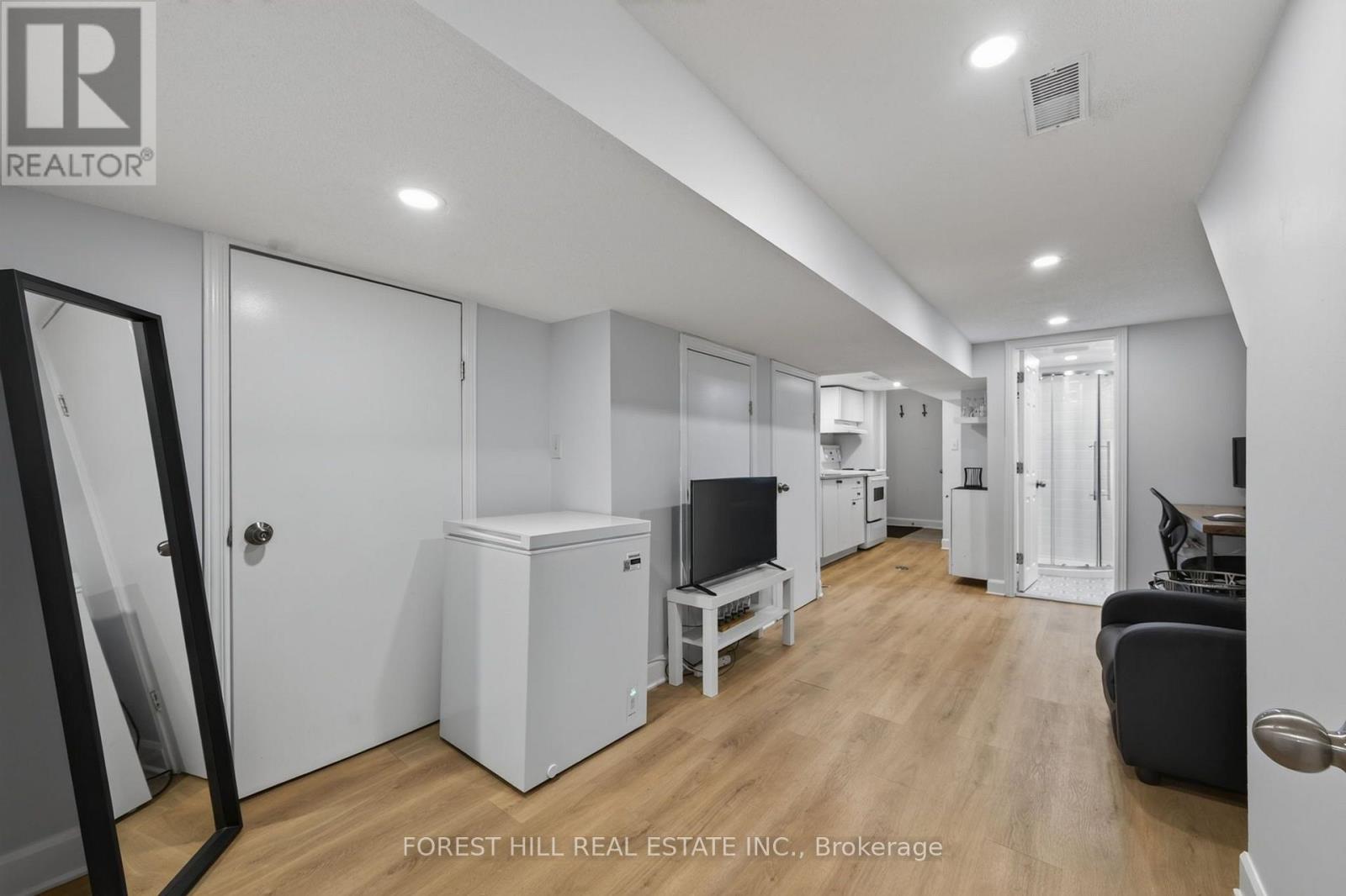 1040 Woodbine Avenue, Toronto, Ontario  M4C 4C4 - Photo 34 - E13621234