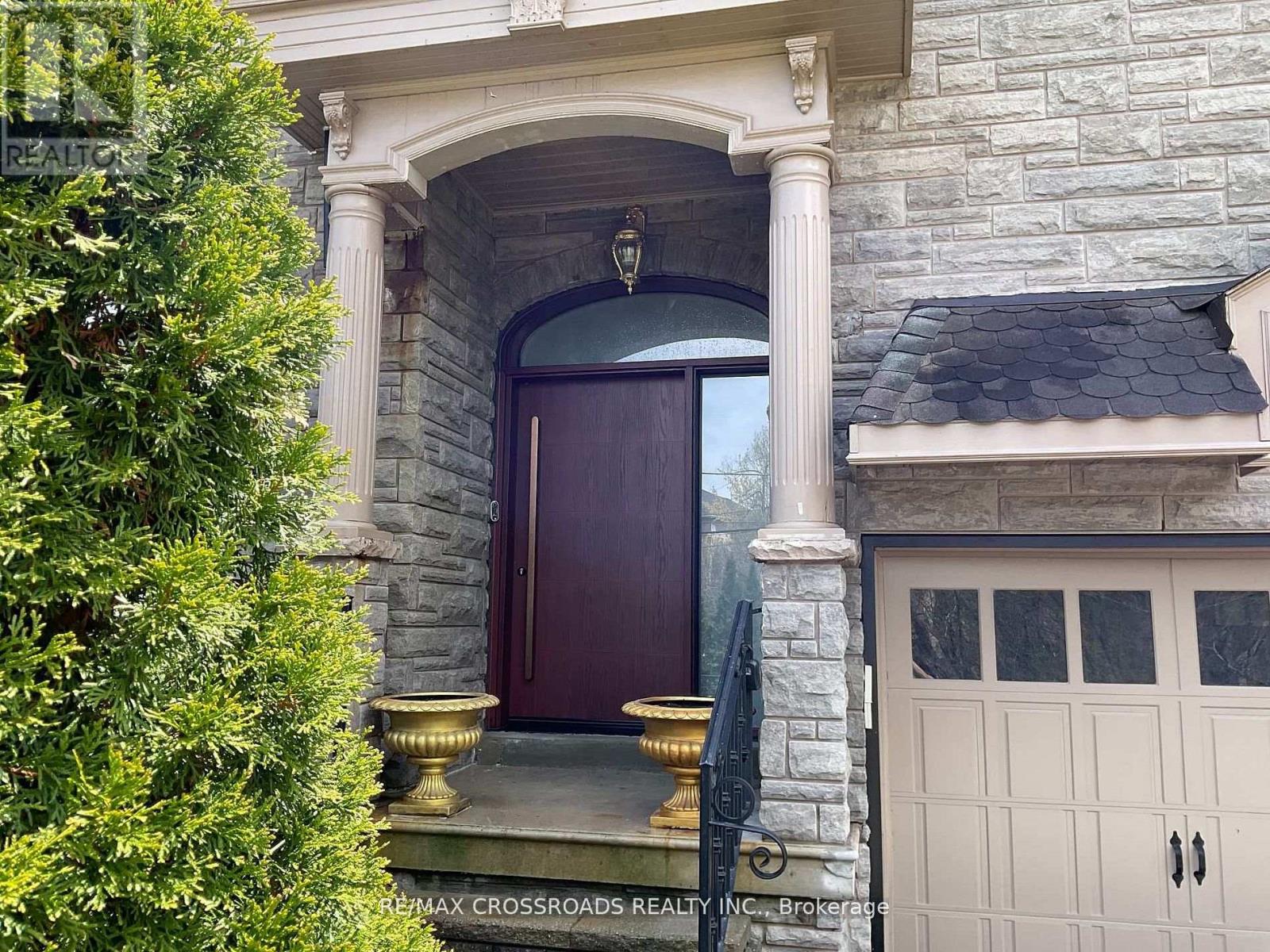 129 Lakeland Crescent, Richmond Hill, Ontario  L4E 3A1 - Photo 2 - N13621032