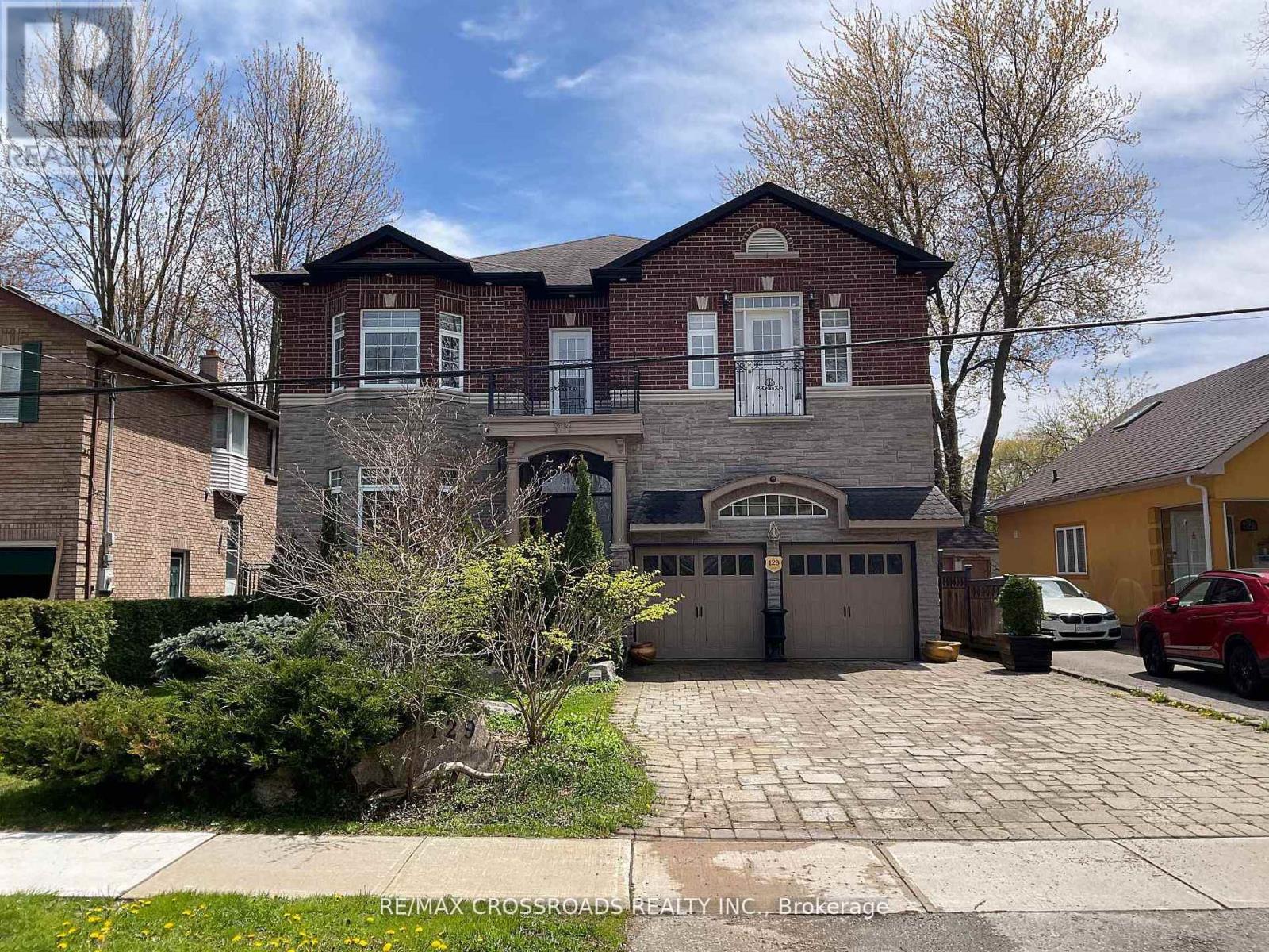 129 Lakeland Crescent, Richmond Hill, Ontario  L4E 3A1 - Photo 3 - N13621032