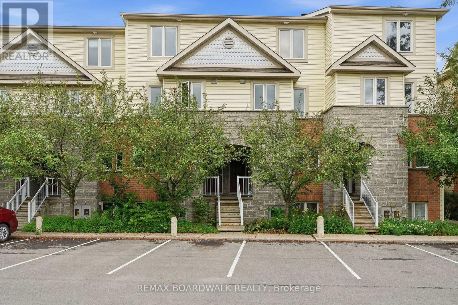 84 - 59 STRATHAVEN PRIVATE, Ottawa, Ontario