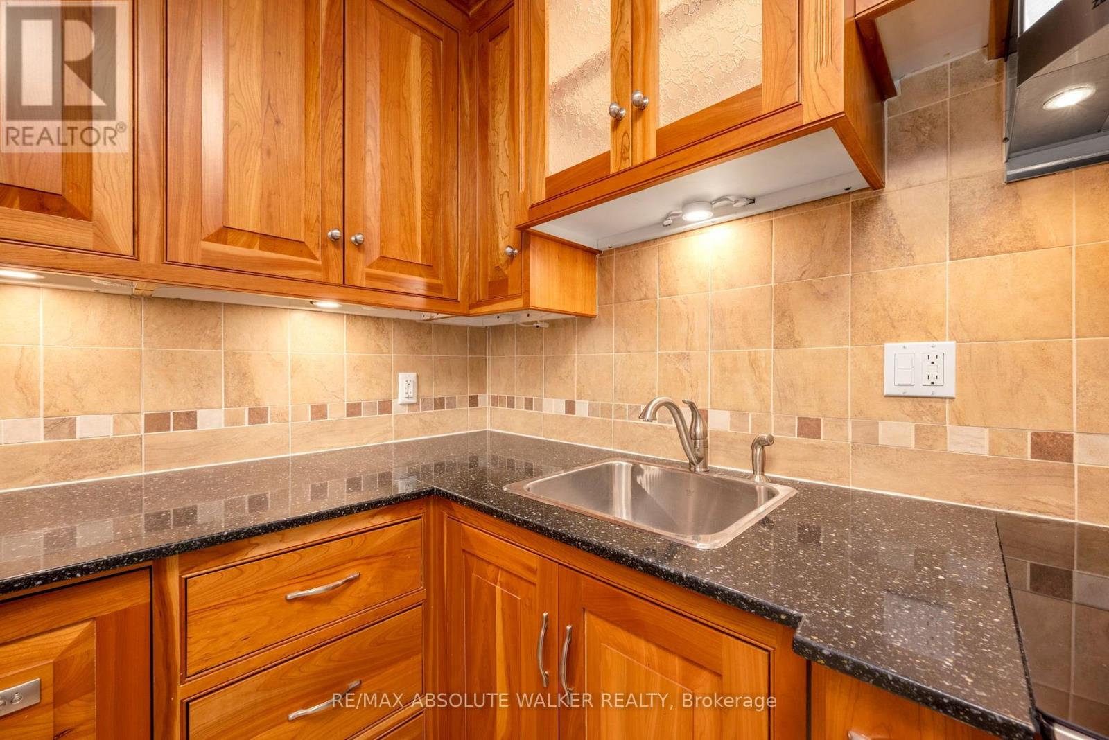 1003 - 71 Somerset Street W, Ottawa, Ontario K2P 2G2 - Photo 12 - X13621258