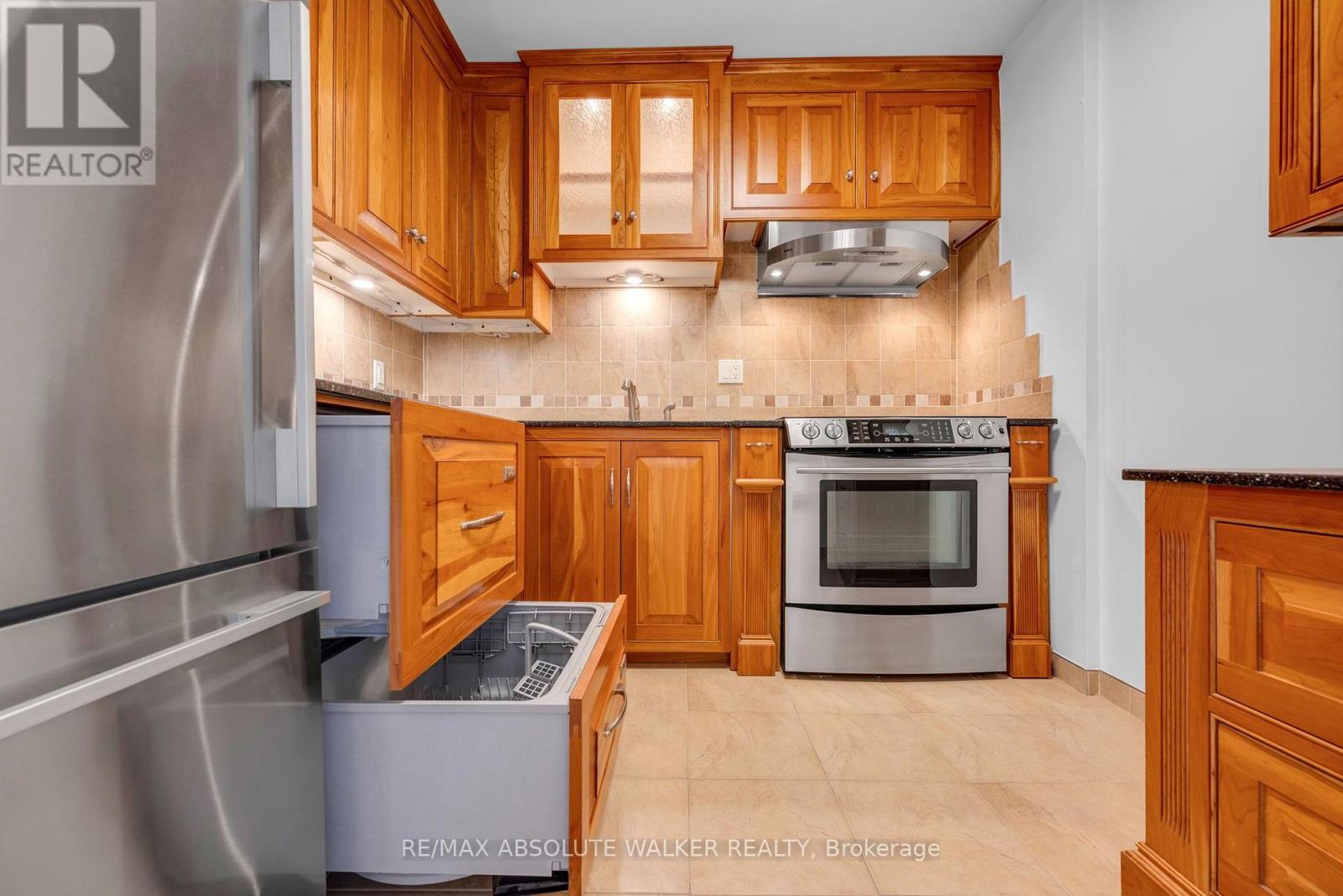 1003 - 71 Somerset Street W, Ottawa, Ontario K2P 2G2 - Photo 13 - X13621258