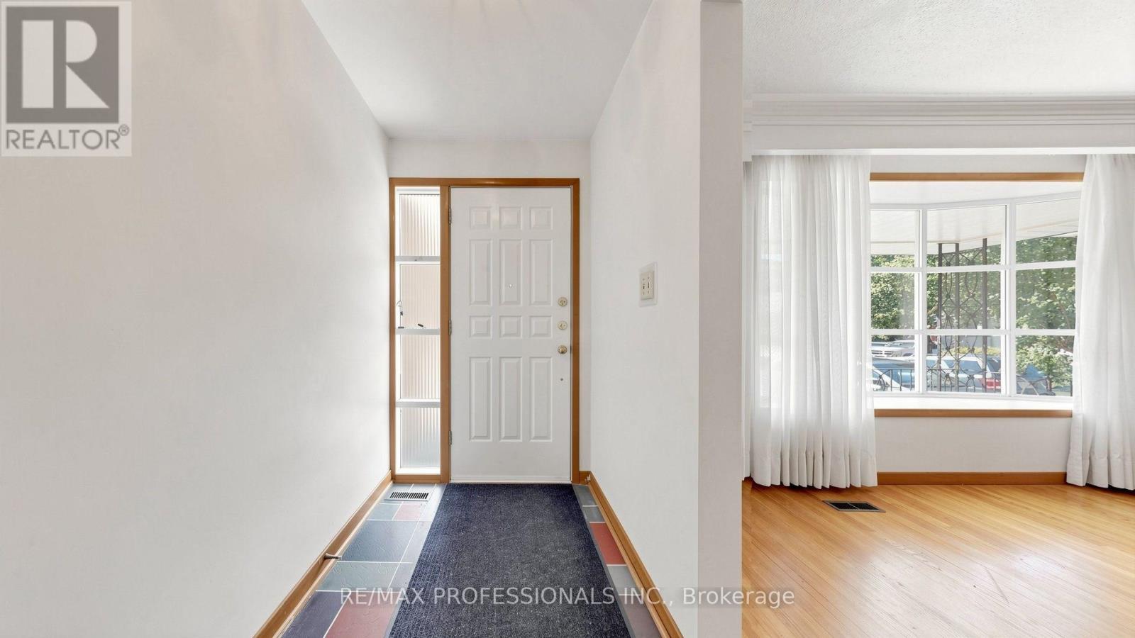 26 Woodcrest Drive, Toronto, Ontario  M9A 4J2 - Photo 17 - W13621100