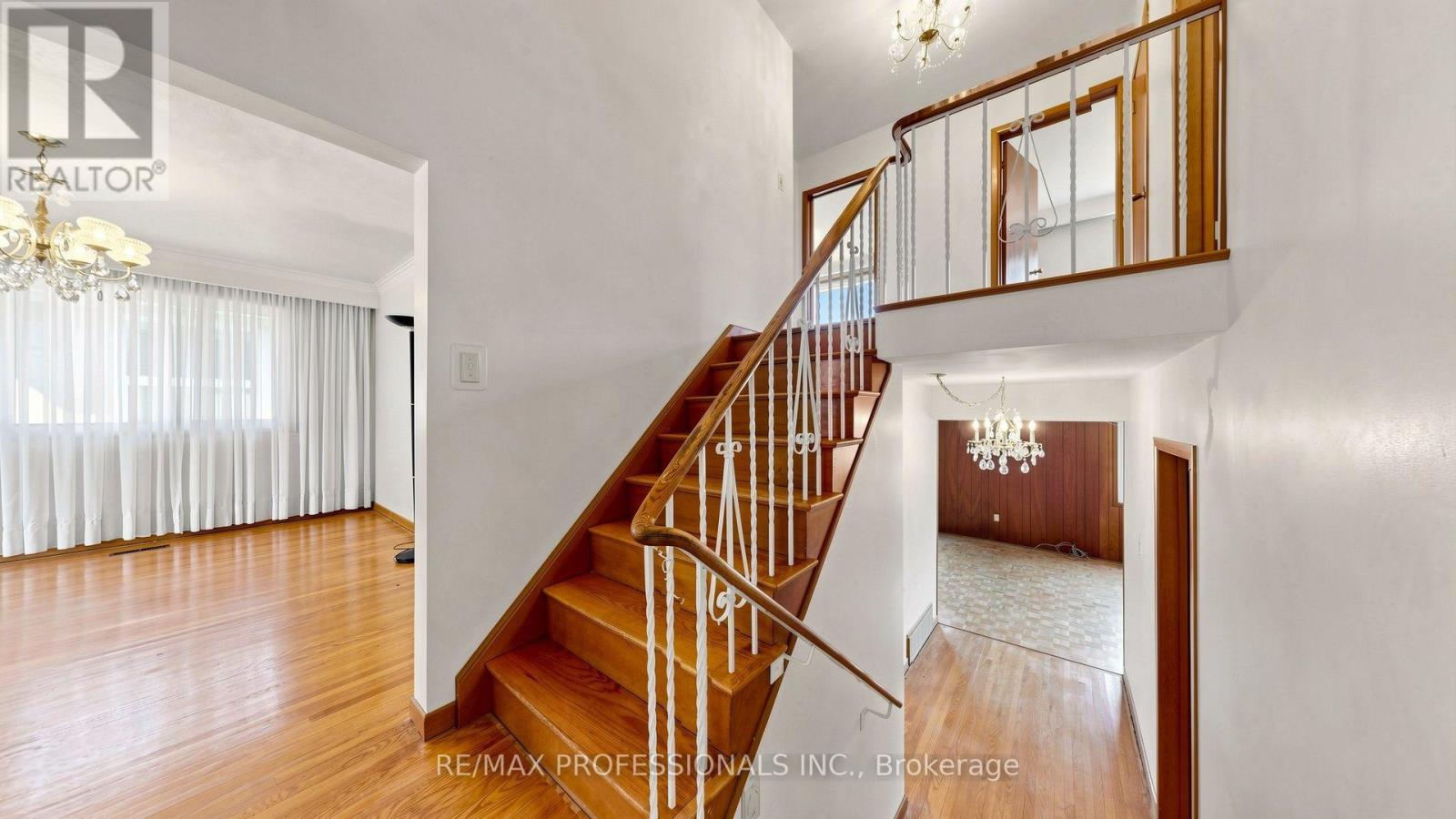 26 Woodcrest Drive, Toronto, Ontario  M9A 4J2 - Photo 18 - W13621100