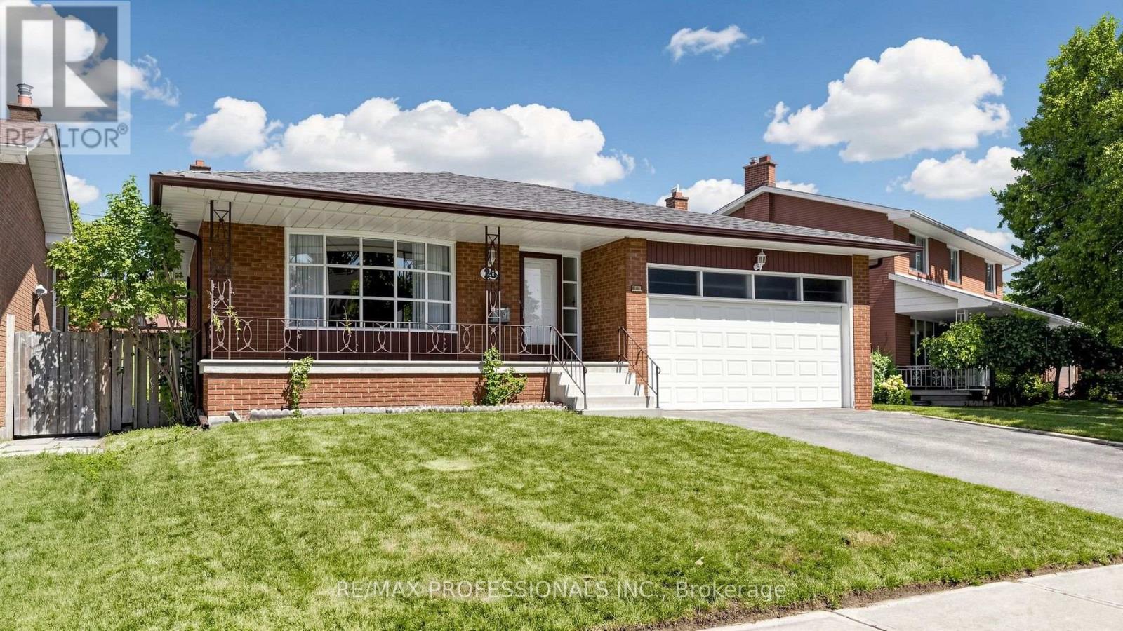 26 Woodcrest Drive, Toronto, Ontario  M9A 4J2 - Photo 2 - W13621100