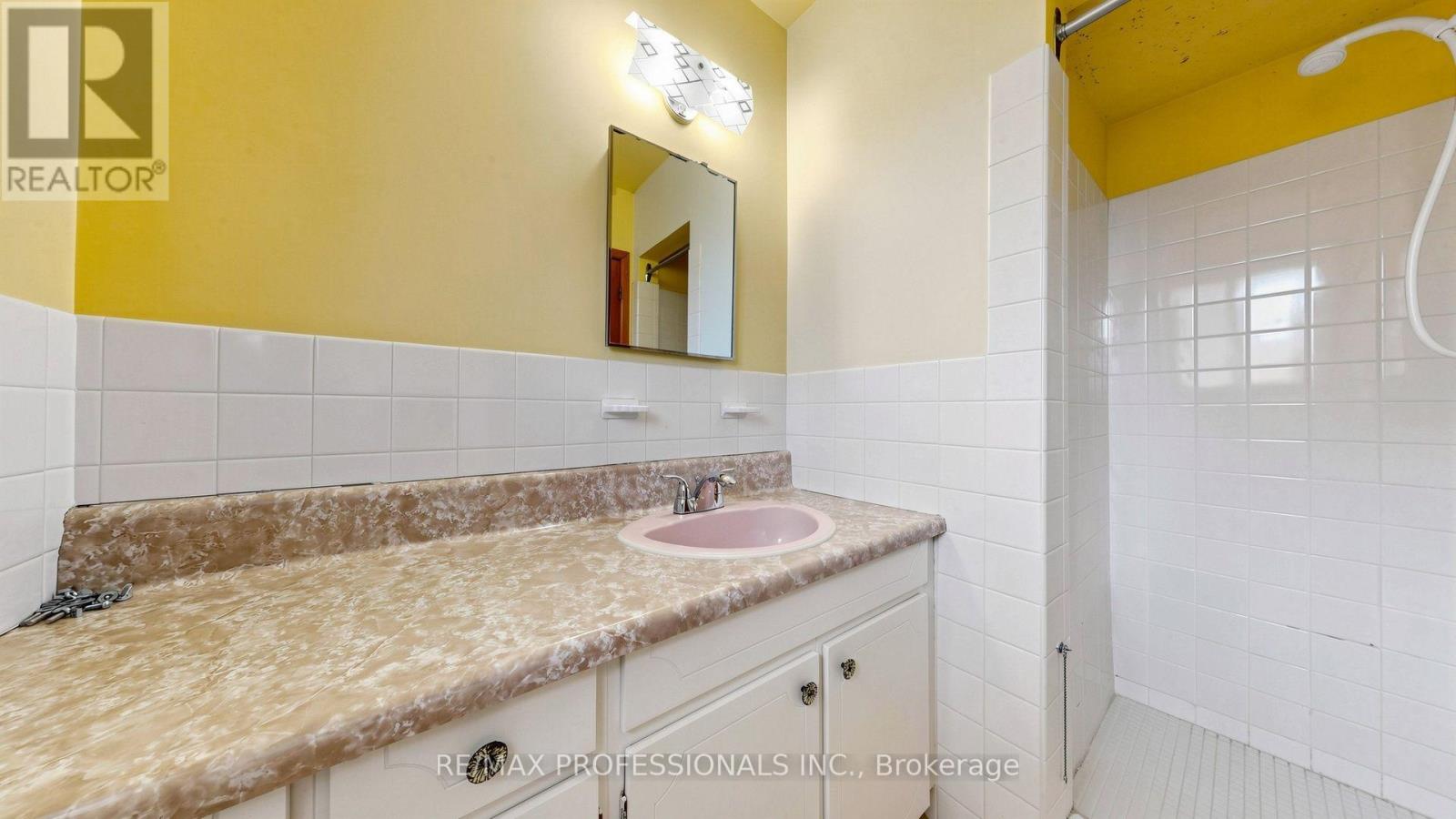 26 Woodcrest Drive, Toronto, Ontario  M9A 4J2 - Photo 33 - W13621100