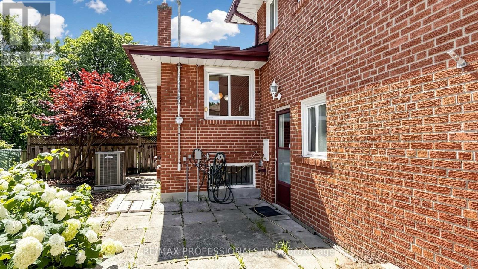 26 Woodcrest Drive, Toronto, Ontario  M9A 4J2 - Photo 47 - W13621100
