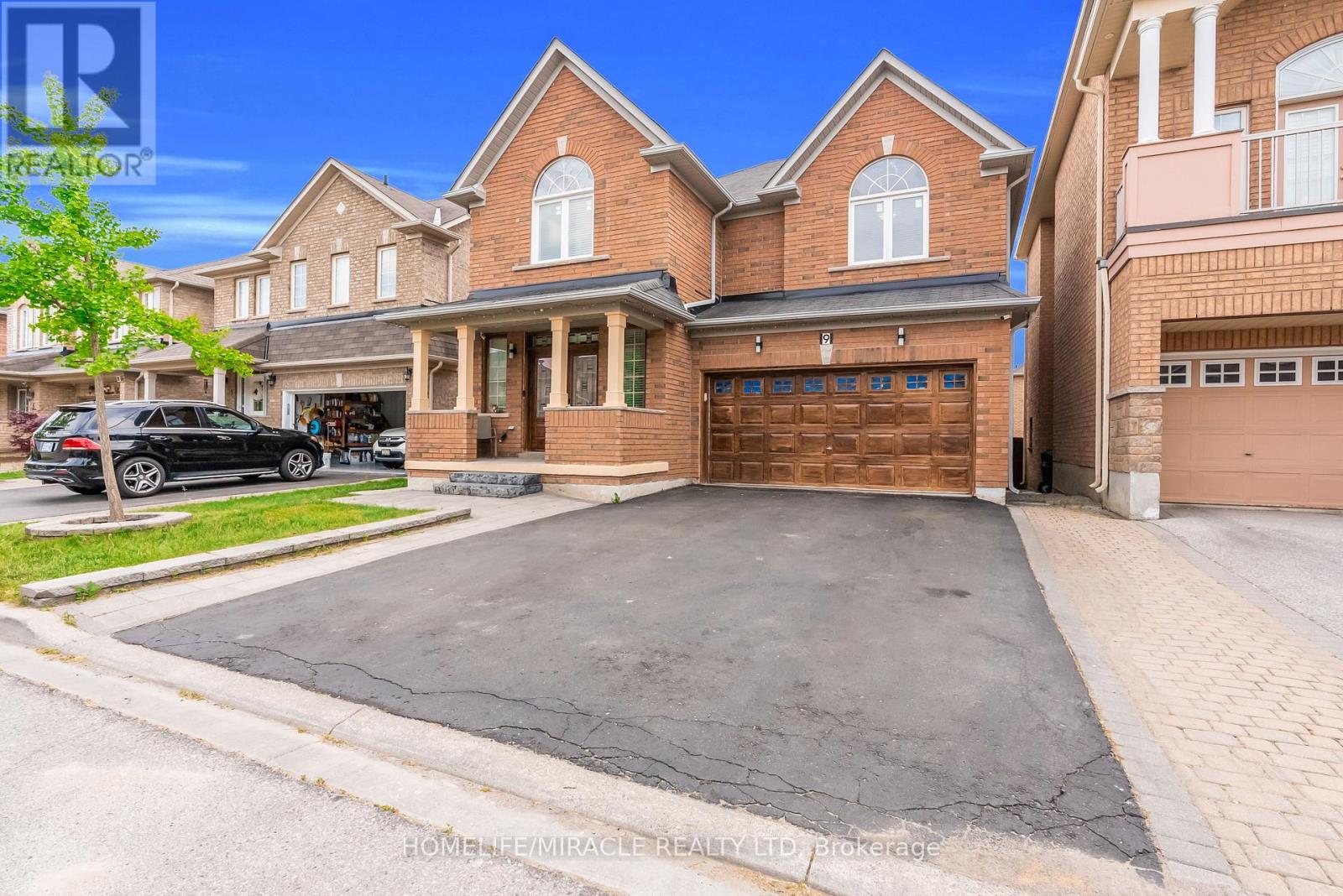9 Gamson Crescent, Brampton, Ontario L6R 0V7 - Photo 2 - W13621190