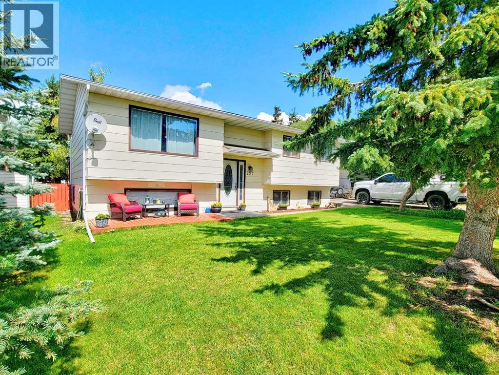 727 Oak Drive, Beaverlodge, Alberta  T0H 0C0 - Photo 2 - A2333164