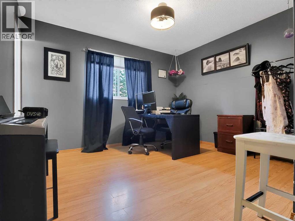 727 Oak Drive, Beaverlodge, Alberta  T0H 0C0 - Photo 19 - A2333164