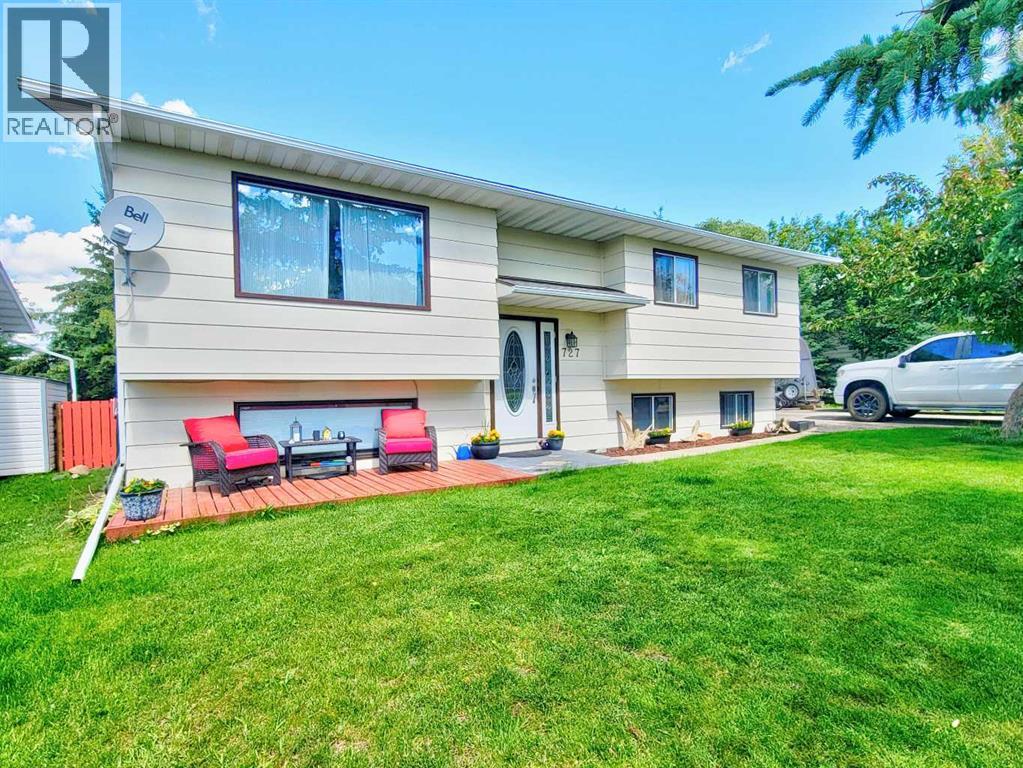 727 Oak Drive, Beaverlodge, Alberta  T0H 0C0 - Photo 5 - A2333164