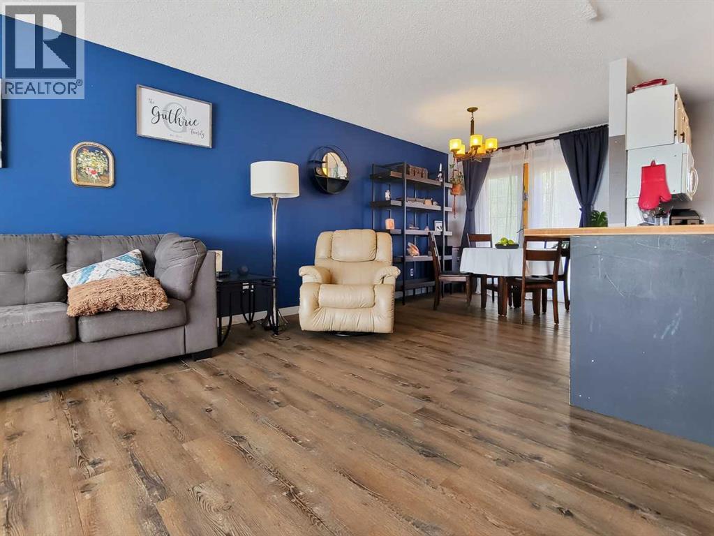 727 Oak Drive, Beaverlodge, Alberta  T0H 0C0 - Photo 9 - A2333164