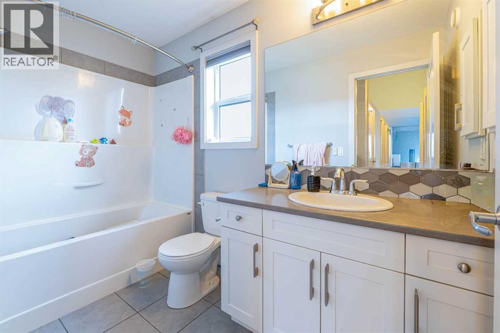 75 Ravensmoor Manor SE, Airdrie, Alberta  T4A 0J7 - Photo 23 - A2323087