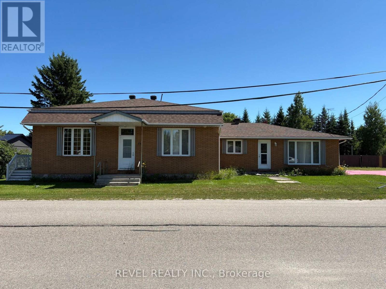 FAUQUIER - 21 JACQUES AVENUE, Kapuskasing, Ontario
