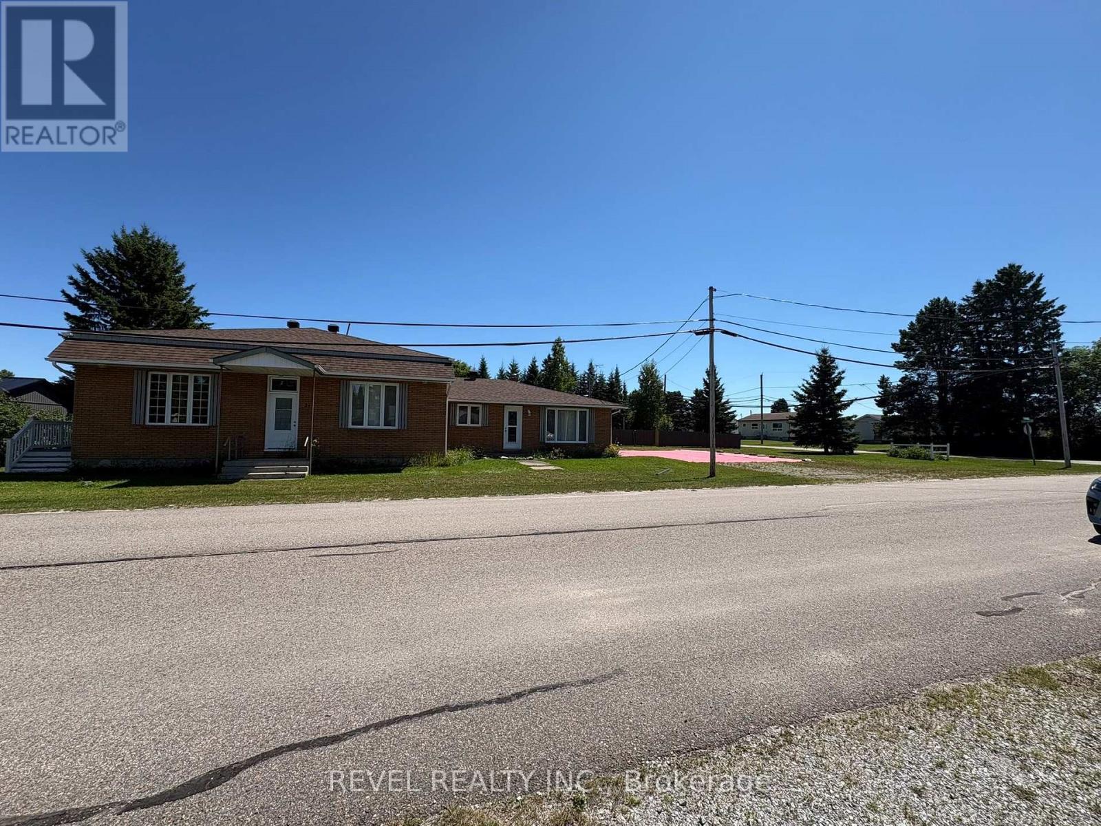 Fauquier - 21 Jacques Avenue, Kapuskasing, Ontario  P0L 1G0 - Photo 2 - T13621380