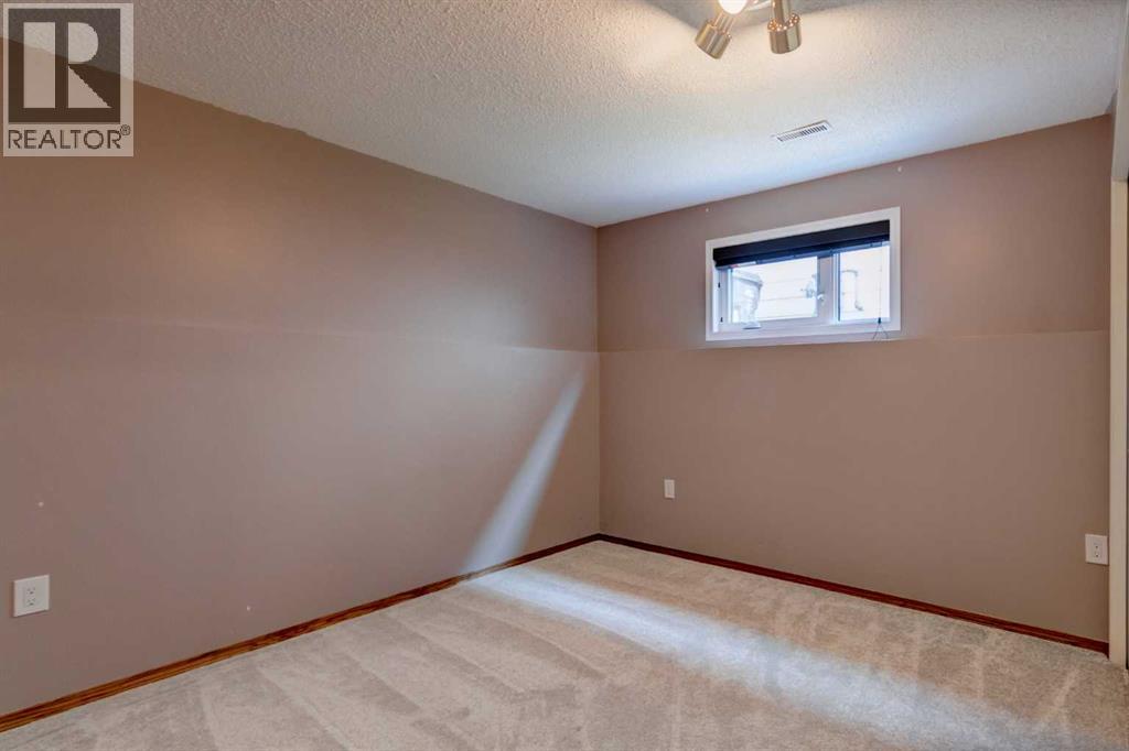 411 Shawinigan Drive SW, Calgary, Alberta  T2Y 3A2 - Photo 24 - A2330883