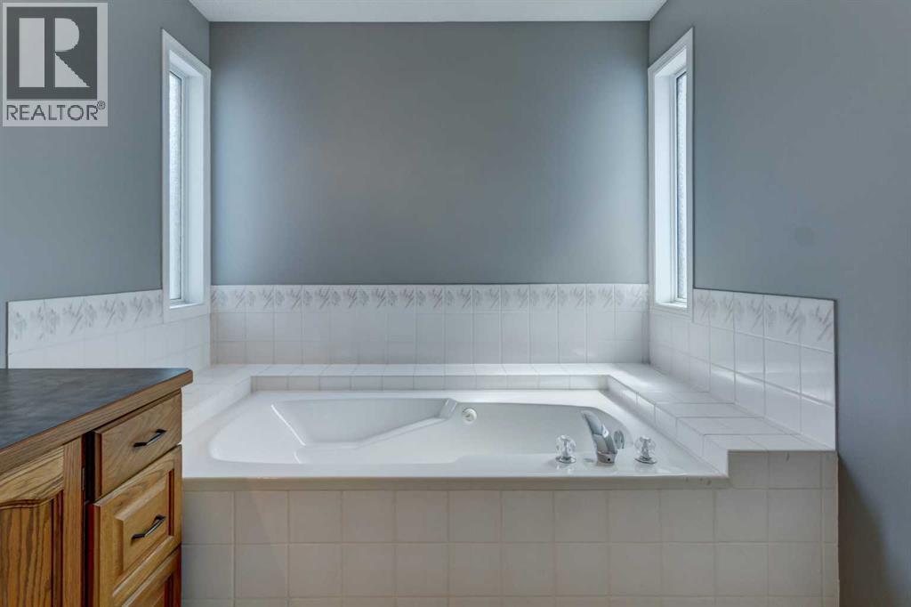 411 Shawinigan Drive SW, Calgary, Alberta  T2Y 3A2 - Photo 14 - A2330883