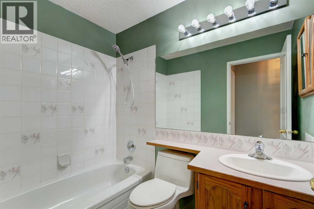 411 Shawinigan Drive SW, Calgary, Alberta  T2Y 3A2 - Photo 17 - A2330883
