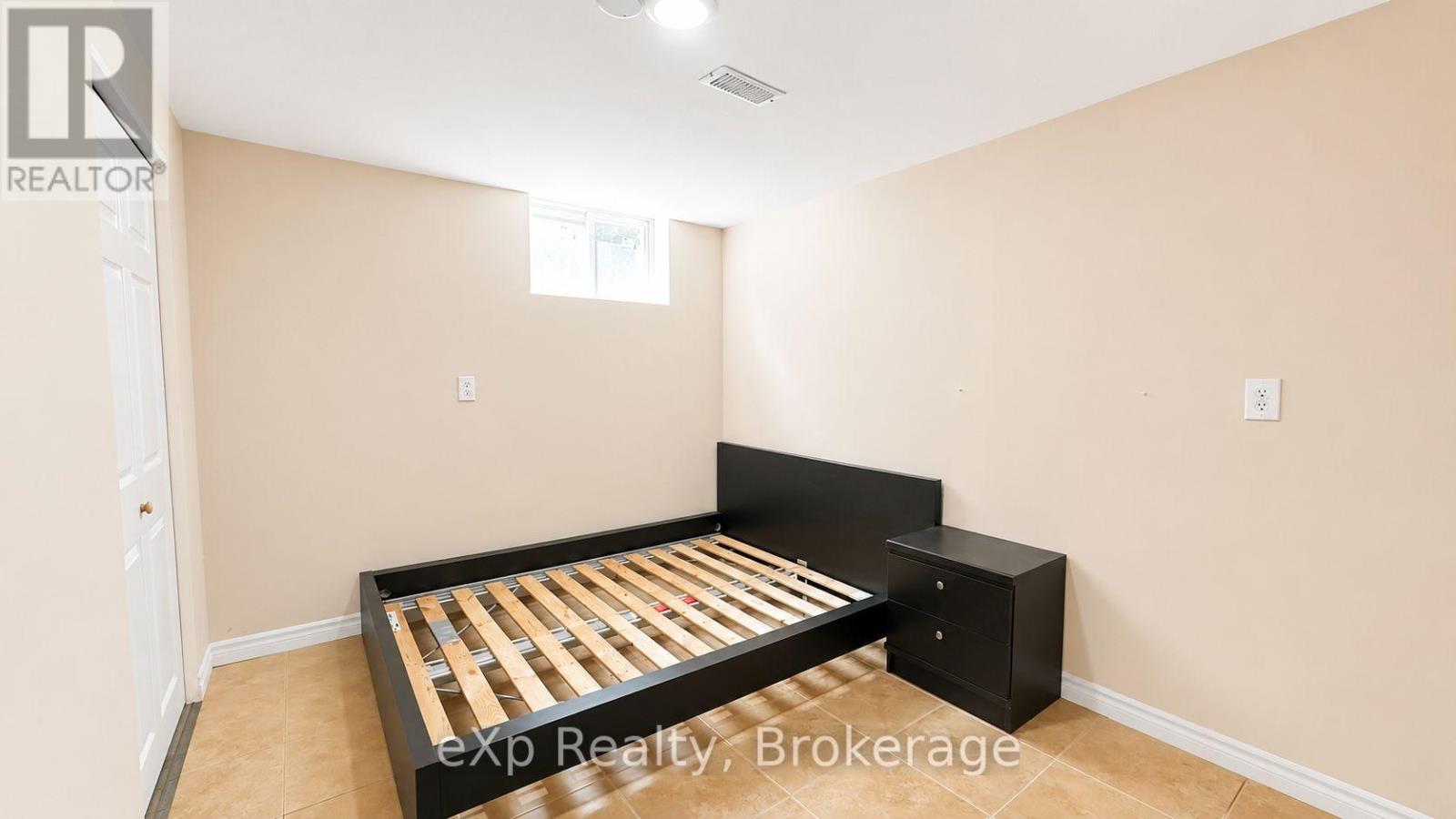 B - 2 Foxwood Crescent, Guelph, Ontario  N1C 1A6 - Photo 4 - X13621400