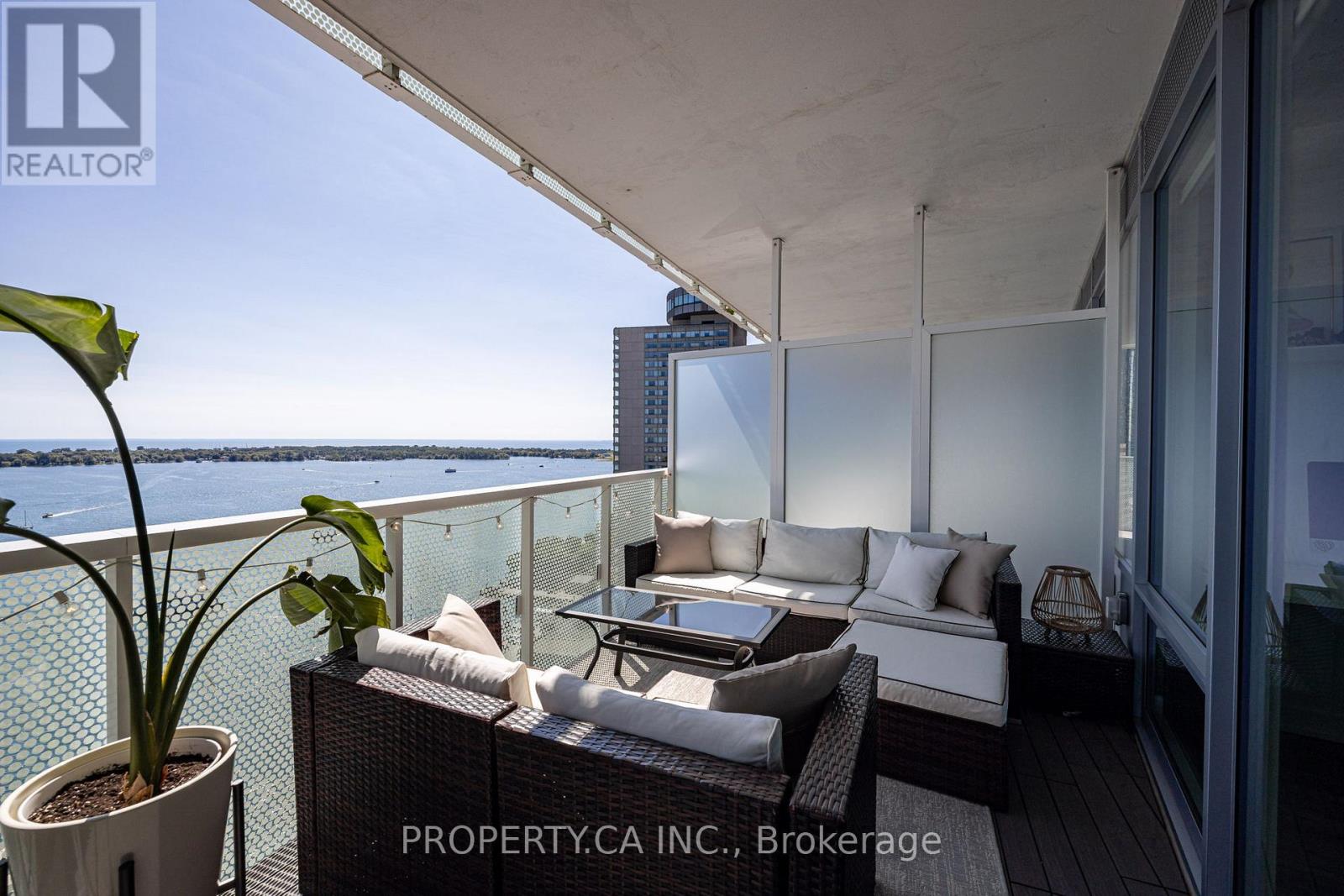2203 - 15 Queens Quay E, Toronto, Ontario  M5E 0C5 - Photo 2 - C13621426