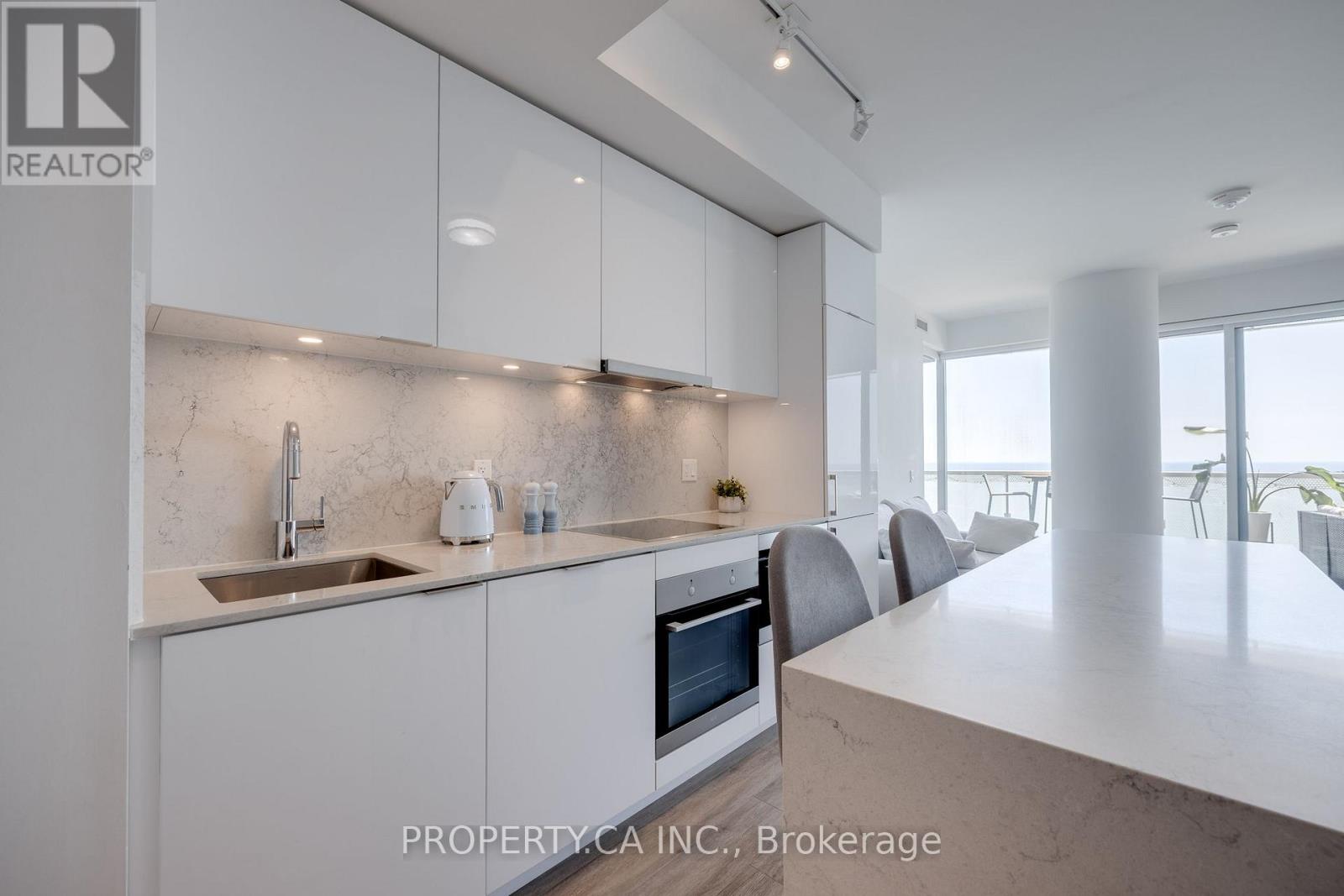 2203 - 15 Queens Quay E, Toronto, Ontario  M5E 0C5 - Photo 8 - C13621426