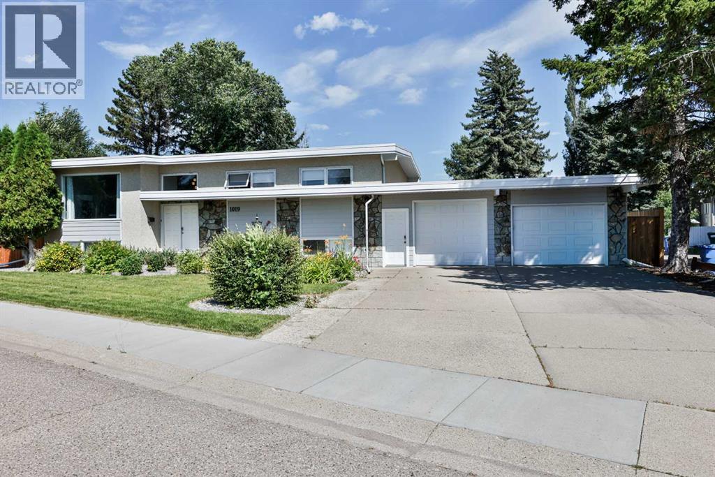 1019 Glacier Drive S, Lethbridge, Alberta  T1K 3N3 - Photo 1 - A2328372