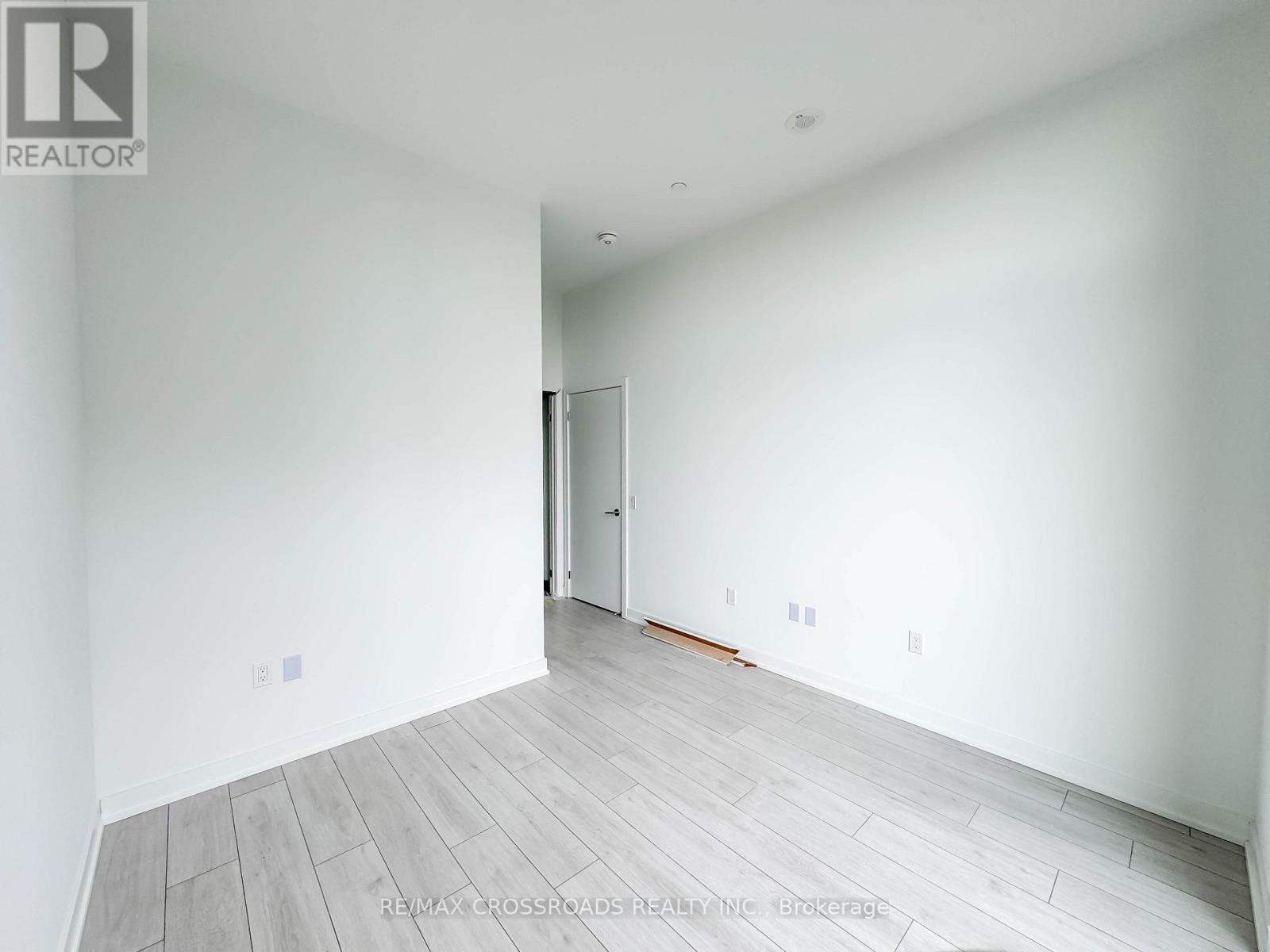 205 - 1606 Charles Street, Whitby, Ontario L1N 0P1 - Photo 4 - E13621412