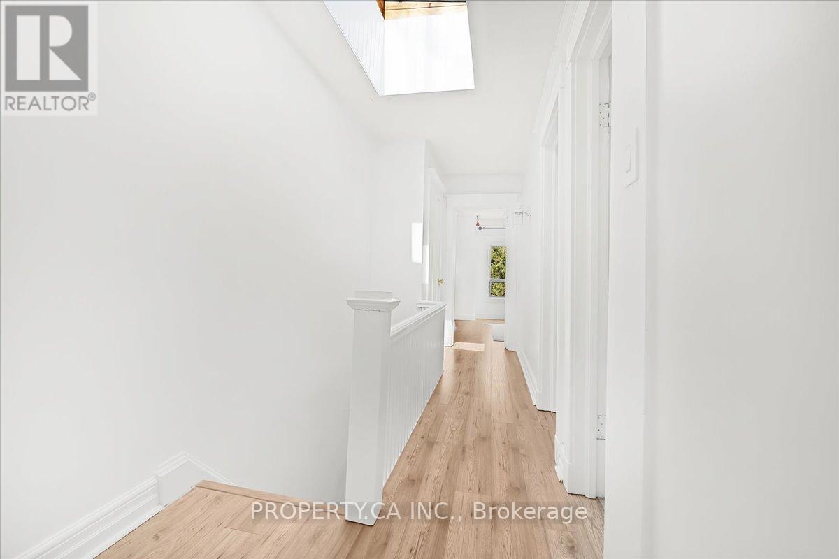 44 Beach View Crescent, Toronto, Ontario  M4E 2L5 - Photo 21 - E13621414