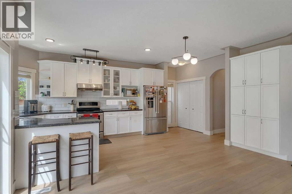 57 Sherwood Terrace NW, Calgary, Alberta  T3E 1M9 - Photo 11 - A2300886
