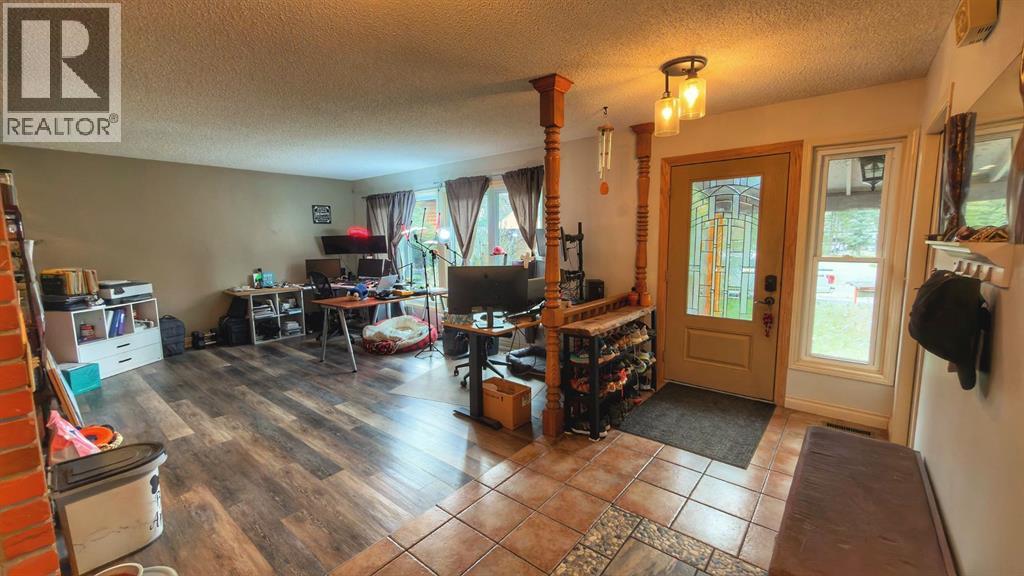 94 Redwood Meadows Drive, Rural Rocky View County, Alberta  T3Z 1A3 - Photo 11 - A2317321