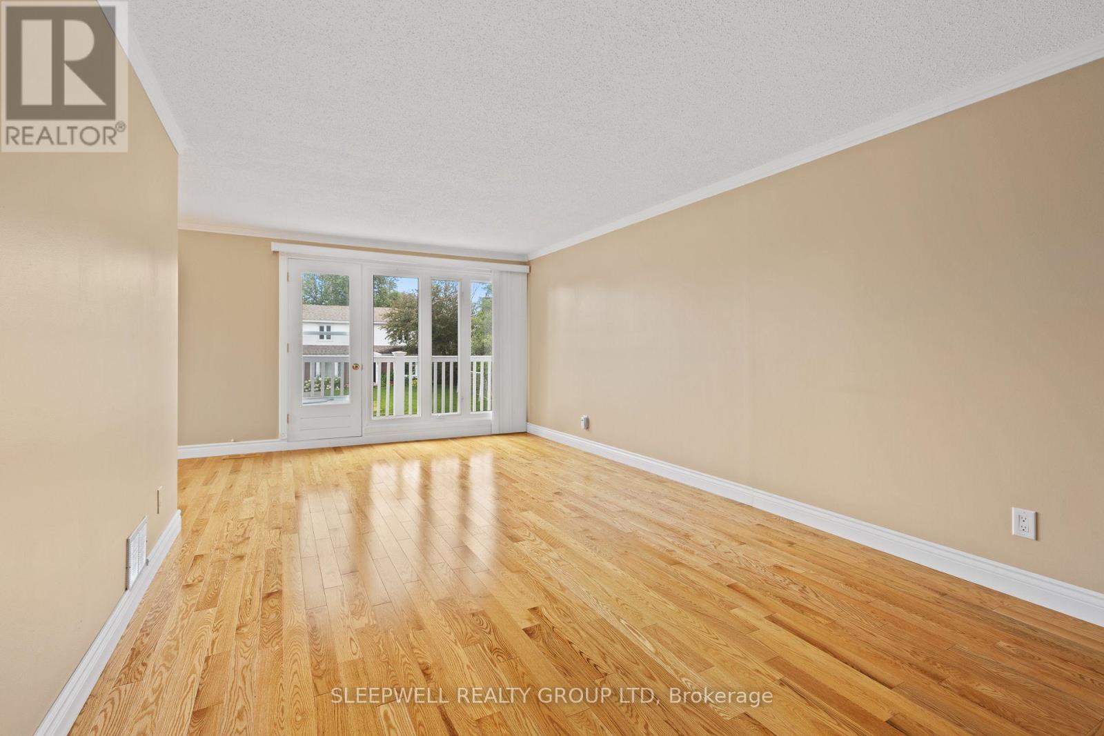 42 Charkay Street, Ottawa, Ontario  K2E 5N4 - Photo 3 - X13621310