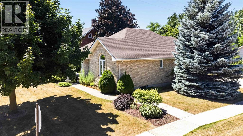22 MAIN STREET South Lambton Shores Ontario Canada N0N1J0 4