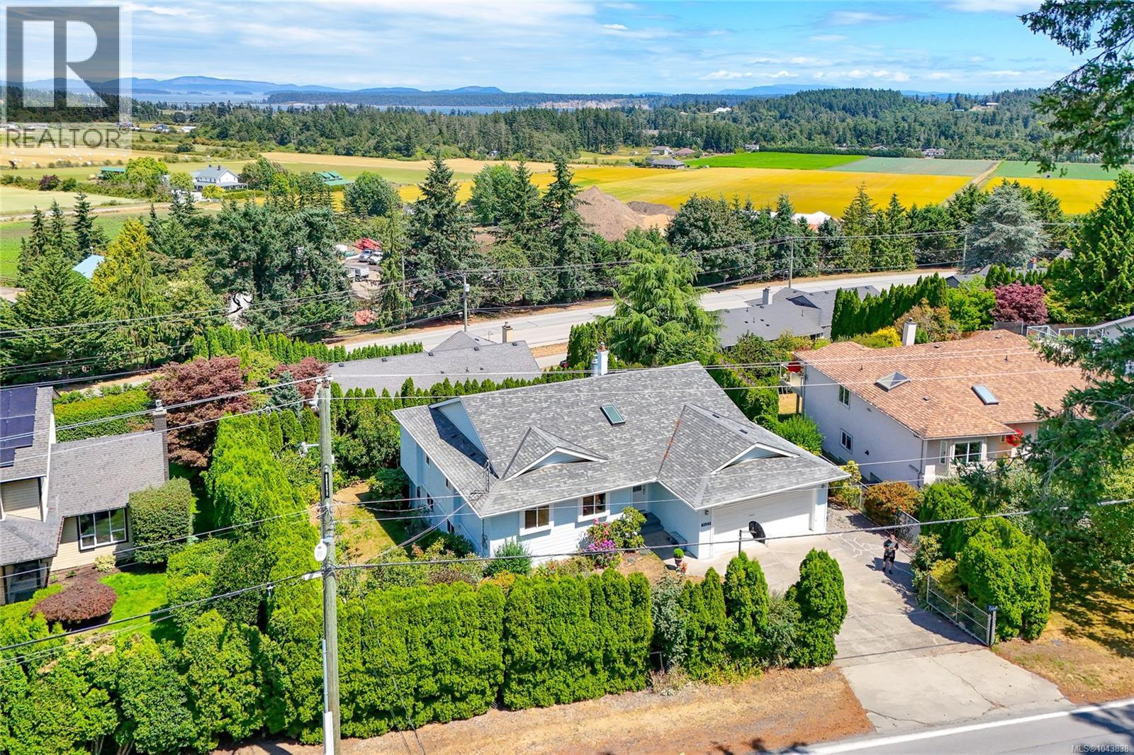 7453 Veyaness Rd, Central Saanich, British Columbia